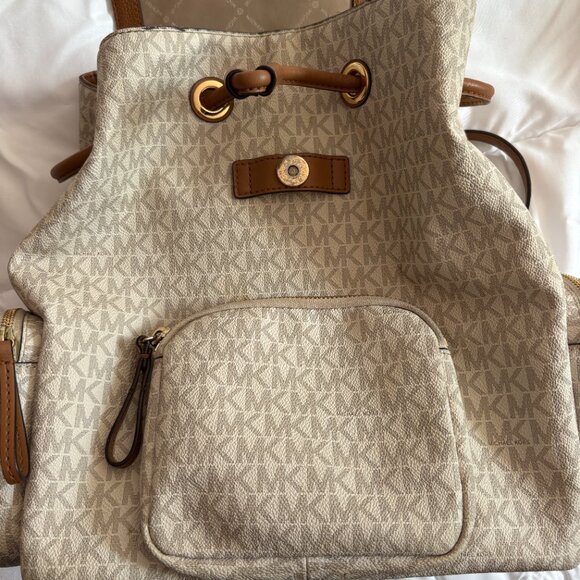 Michael Kors 35T9GAYB7B-149 Abbey Cargo Backpack Vanilla - Picture 12 of 13